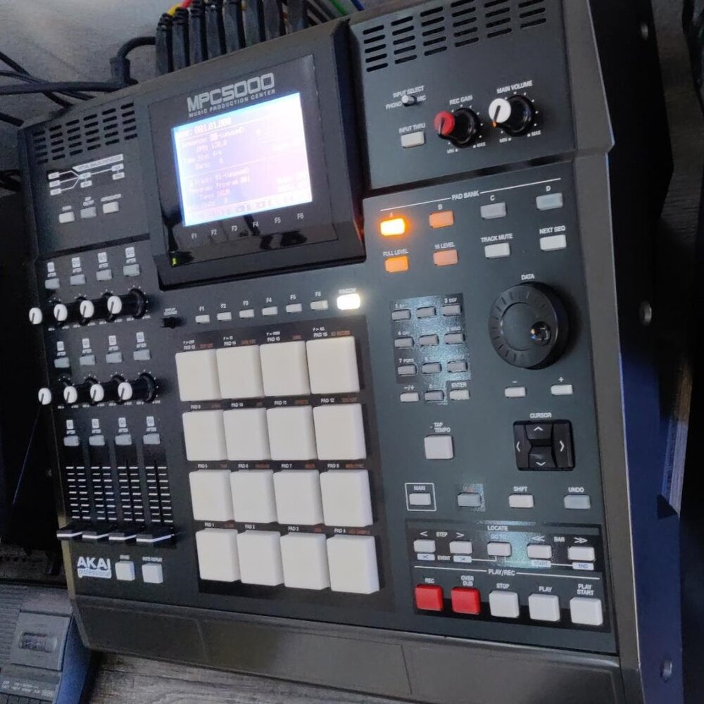 Akai MPC5000, CD/DVD Rewriteable Drive, 1TB Hard Drive, 192 MB Memory, MPC 5000